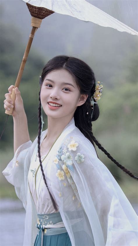 Historical Clothing, Hanfu, Beautiful World, Korean Girl, Asian Woman, Hair Styles, Flowers