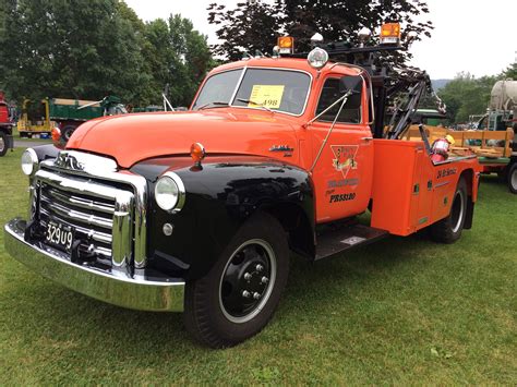 Advance Design era Chevy dually tow truck | Tow truck, Trucks, Vintage ...