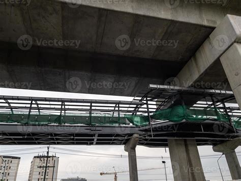 The construction site of the pedestrian overpass along the concrete pillar. 12571970 Stock Photo ...