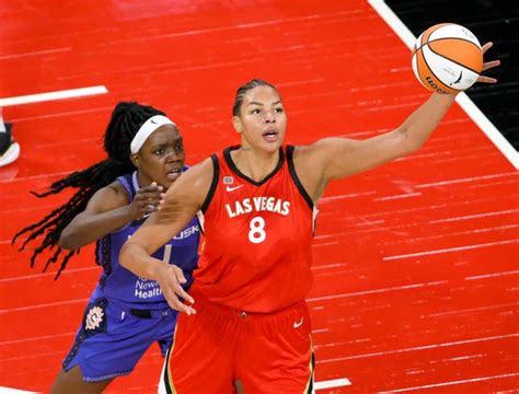 WNBA Star Liz Cambage Withdraws From the Australian Olympic Team