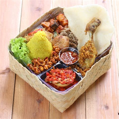 Contoh Gambar Nasi Kuning Box : Nasi Kotak Kediri dan Pare Rp.10.000 Telp / WA - Nasi kuning ...