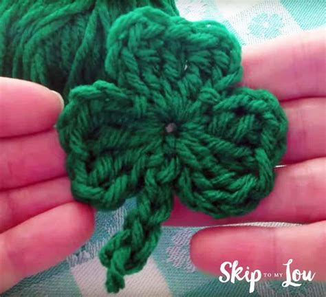 Free Crochet Shamrock Pattern with a video | Skip To My Lou