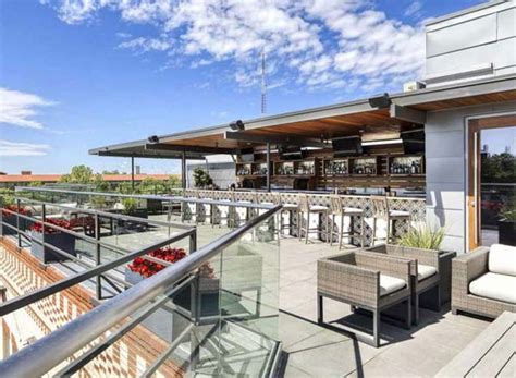 Fairmount Rooftop Oyster Bar - Rooftop bar in San Antonio | The Rooftop Guide