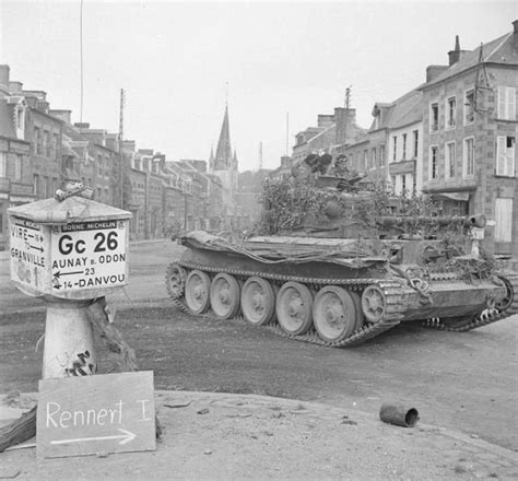 Cromwell Tank Advances – WW2 Images