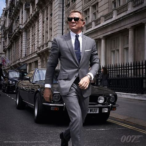 Daniel Craig's James Bond knows to how to rock a suit | Esquire Middle ...