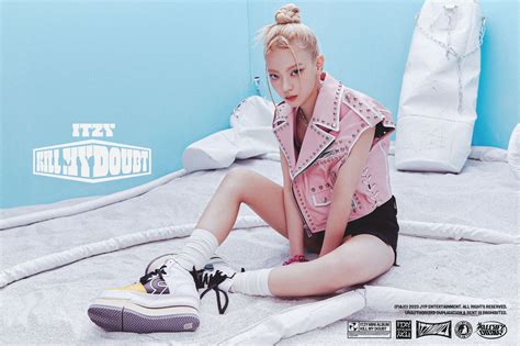 ITZY ★ CAKE [CONCEPT PHOTOS]