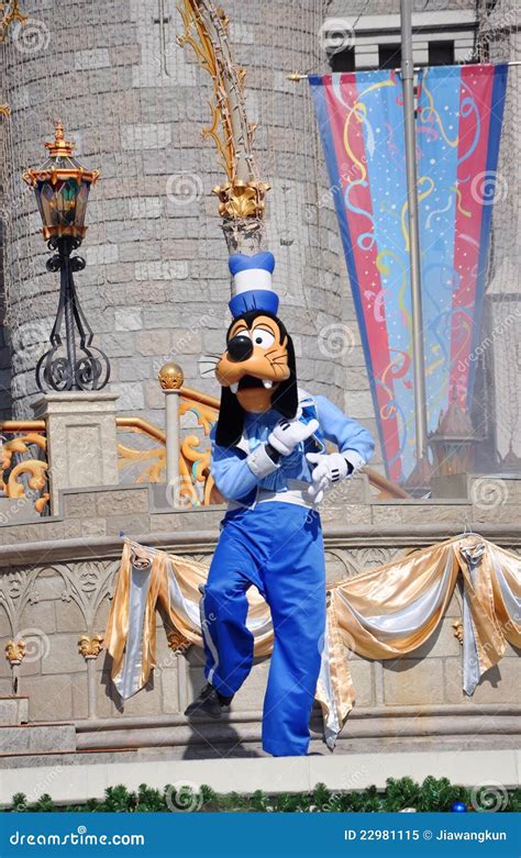 Goofy, Disney Character Parade At Magic Kingdom, Walt Disney World 2022 Editorial Image ...