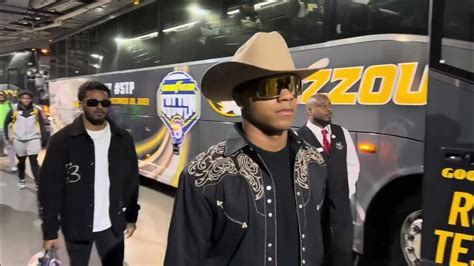 2023 Cotton Bowl: Missouri Tigers Team Arrival - YouTube