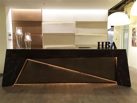 HBA Dubai Office Reception Desk and walls design by me. | Cozinhas modernas, Interiores, Bancadas