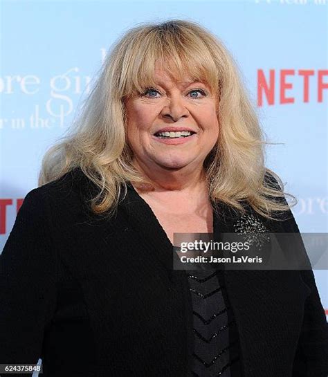 Sally Struthers Photos Photos and Premium High Res Pictures - Getty Images