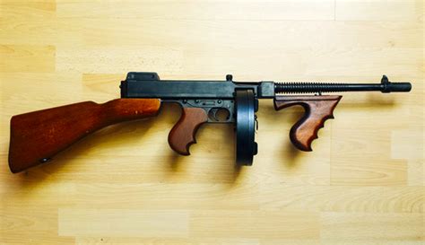 Wood Tommy Gun Replica: 25 Steps