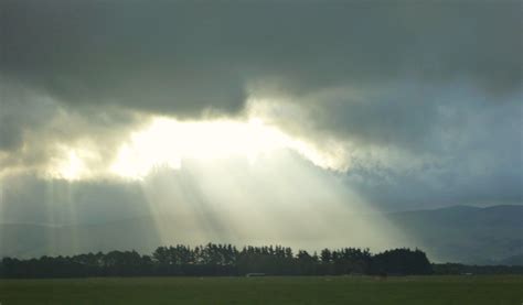 The sun shines through dark clouds : r/CLOUDS