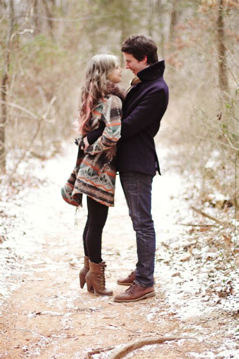 Outdoor Winter Engagement Photo Ideas