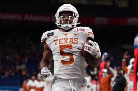 Texas Football: CBS Sports projects Bijan Robinson to win Heisman