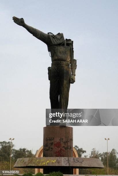 Saddam Hussein Decapitated Photos and Premium High Res Pictures - Getty ...