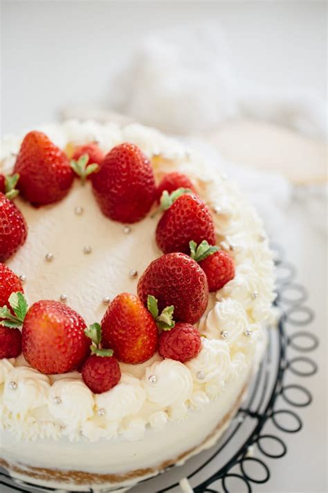 Japanese Strawberry Shortcake Cake