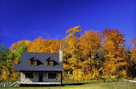 The Best Places to See Fall Foliage in Canada