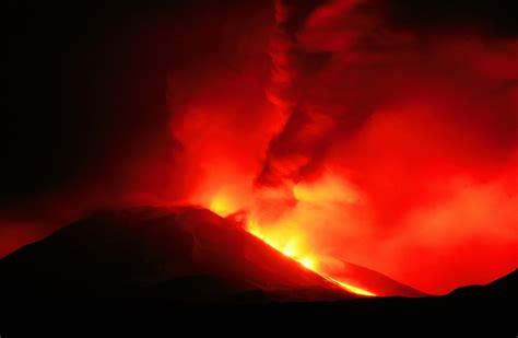 Growing likelihood of eruption in South Iceland's Mount Hekla | Icelandmag