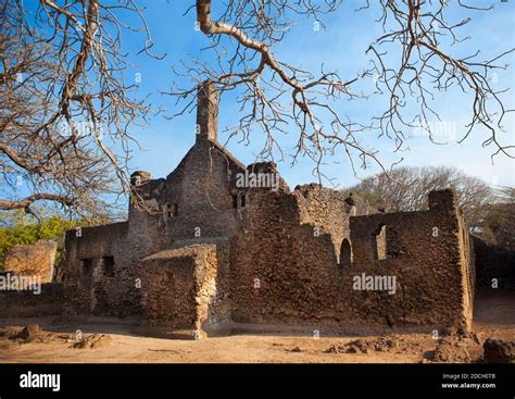 Mosque in Takwa ruins, Lamu County, Manda island, Kenya Stock Photo - Alamy