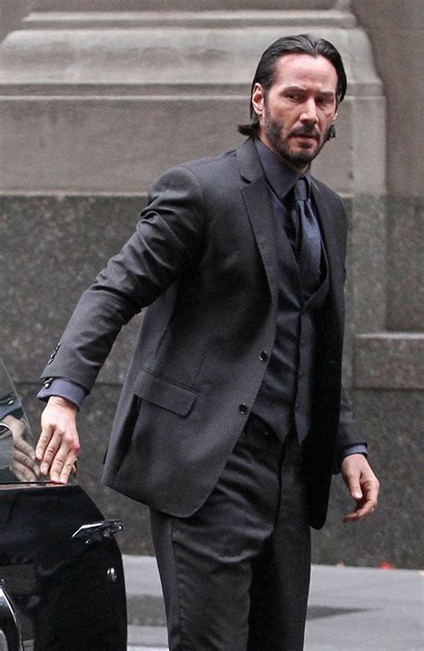 spl643023_009.jpg (600×922) | Charcoal gray suit, Grey suit men, Keanu reeves