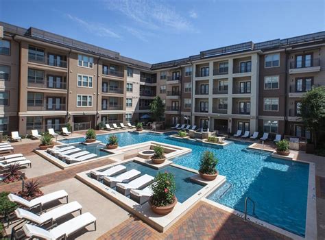 Uptown Dallas Apartments at AMLI on Maple | Medical District Apartments | Luxury apartment pool ...