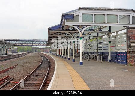 Selby Railway Station viewed from the north end of the platform Stock Photo - Alamy