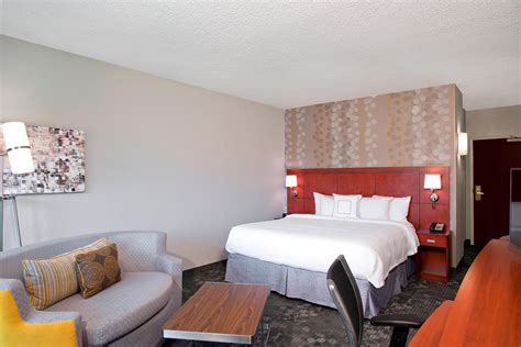 Ballantyne Hotel Rooms near Charlotte, NC | Courtyard Charlotte Ballantyne