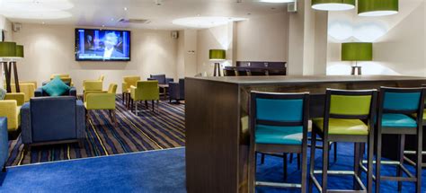 Holiday Inn Express Manchester Airport Hotel with Parking | APH