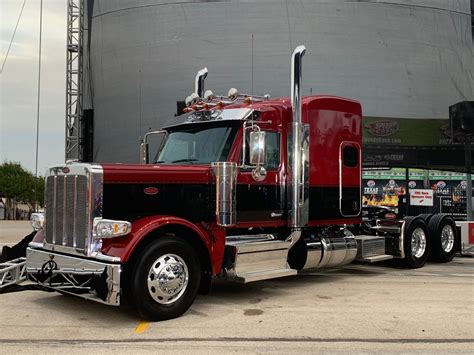 Peterbilt retiring its Model 389 for new, wider model | Commercial ...