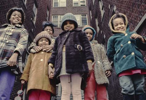 Vintage Photos of The Bronx in 1970 that show the Gritty Life and Poverty