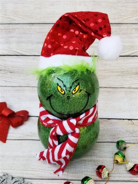 Grinch Decorations: Cute and Using Dollar Store Supplies!