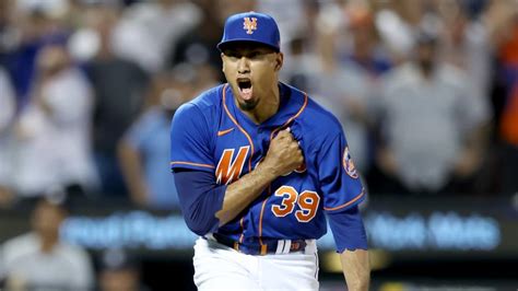 Mets re-signing Edwin Diaz to historic five-year, $102 million contract