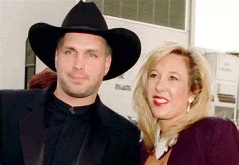 14 Intriguing Facts About Garth Brooks' Ex-Wife, Sandy Mahl