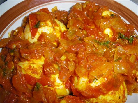 Mouth watering recipes from Azeema's Kitchen: Boiled Egg Curry