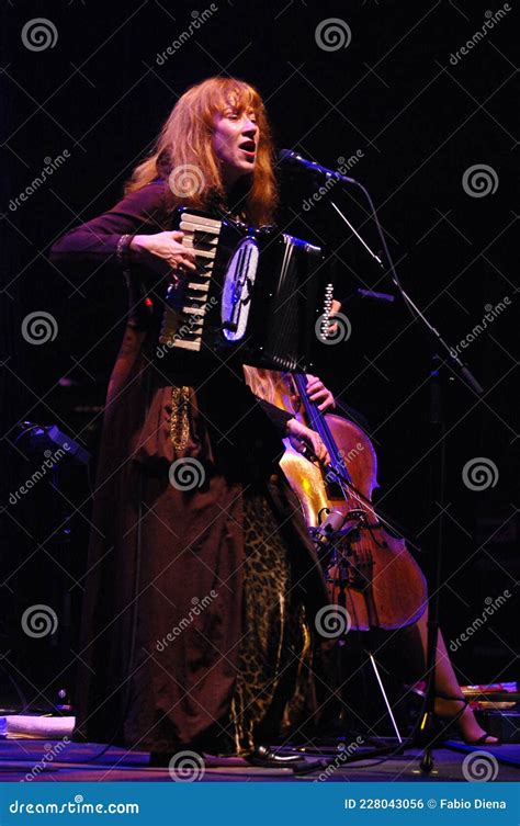 Live Concert of the Loreena McKennitt at the Arcimboldi Theater Editorial Photo - Image of drive ...