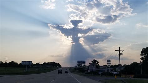 Unusual cloud formation in Montgomery resembles glowing angel in the sky - ABC7 San Francisco