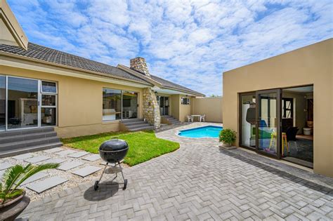 5 Bedroom House for Sale in Sunridge Park, Port-Elizabeth | Louw Lochner Properties