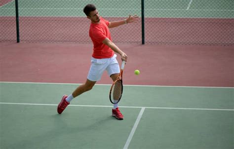 12 Tips for Mastering Your Tennis Lob Shots - Tennis 4 Beginners