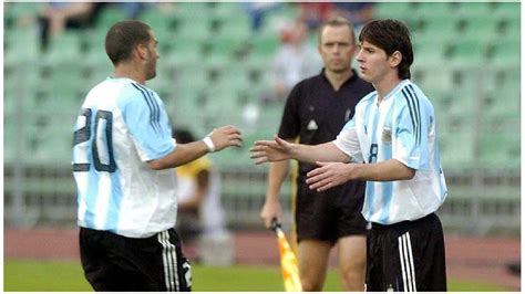 ¿Con qué número debutó Lionel Messi en la selección argentina?