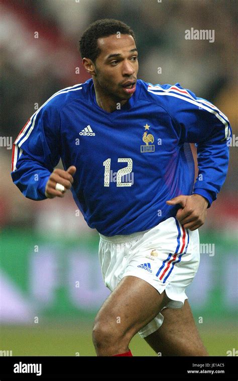 THIERRY HENRY FRANCE & ARSENAL FC STADE FRANCE PARIS 27 March 2002 Stock Photo - Alamy