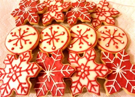 Red and White Snowflake Cookies www.moescakes.com (With images) | Snowflake cookies, Cakes for ...