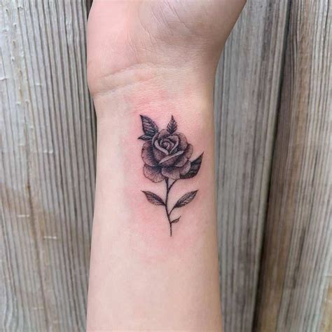 Top 61 Best Minimalist Flower Tattoo Ideas - [2021 Inspiration Guide]