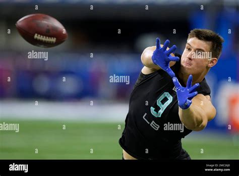 Wisconsin linebacker Leo Chenal runs a drill at the NFL football ...