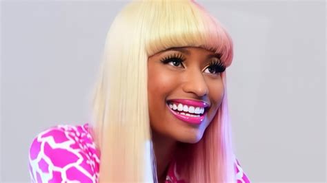 Nicki Minaj Super Bass Live At PinkFriday Tour - YouTube