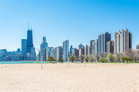 North Avenue Beach in Chicago - Beachside for Bums and Athletes Alike ...