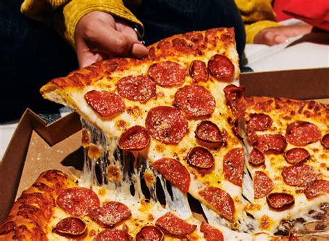 5 Fast-Food Chains That Serve the Best New-York Style Pizza