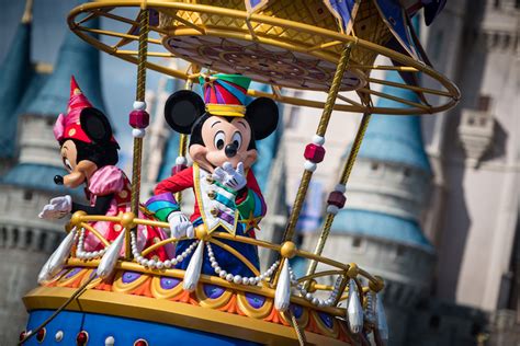 Enjoy Disney Parade Videos From Your Couch! - WDW Magazine