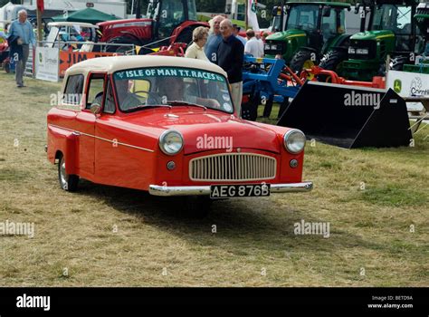 Red bond minicar hi-res stock photography and images - Alamy