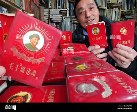 Little red books mao zedong hi-res stock photography and images - Alamy