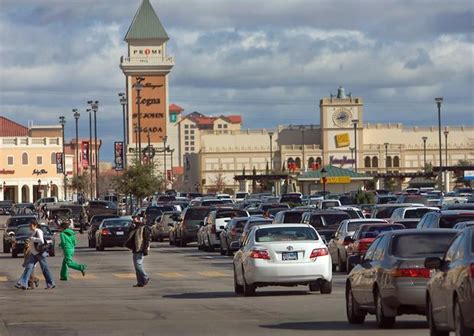 San Marcos Outlets prepare for huge crowds this weekend.